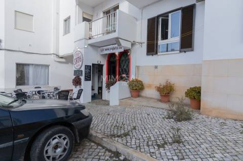 Oportunidade de Negócio – Bar em Funcionamento na Praia da Luz