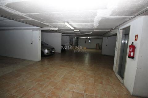 Loja de 74 m2 com Garagem - INVESTIMENTO ELEGANTE EM LAGOS