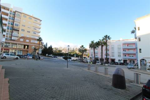 Loja de 74 m2 com Garagem - INVESTIMENTO ELEGANTE EM LAGOS