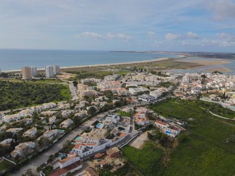 Moradia T3+2 com 3 Anexos Independentes em Alvor