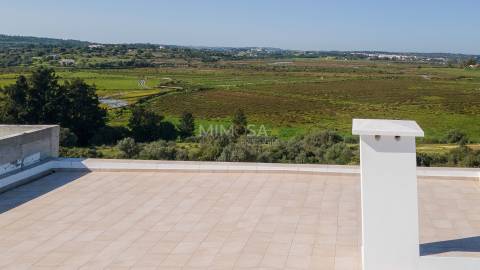 Nova Moradia T3 com Piscina e vista panorâmica, Mexilhoeira Grande