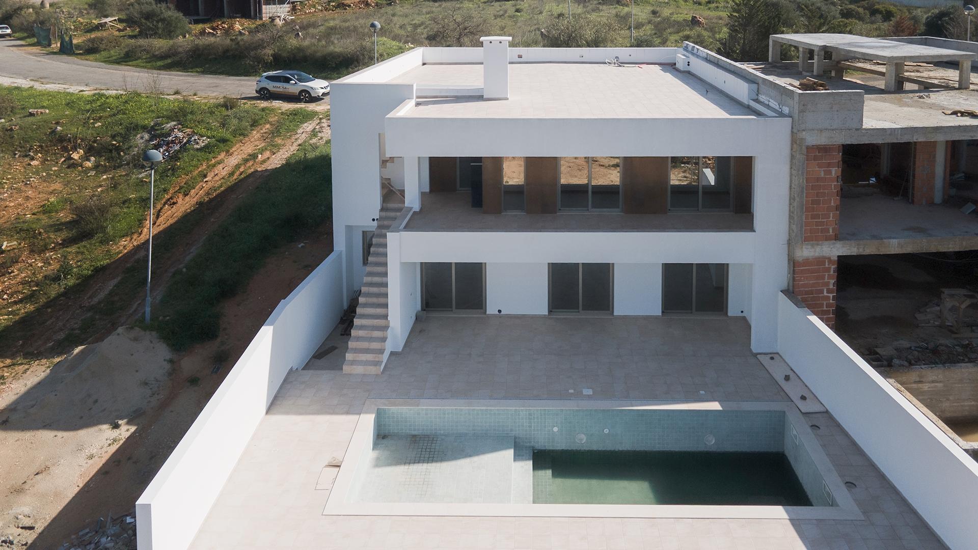 Nova Moradia T3 com Piscina e vista panorâmica, Mexilhoeira Grande