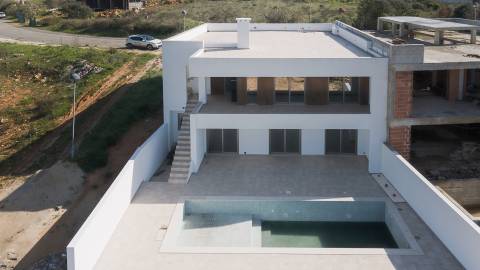 Nova Moradia T3 com Piscina e vista panorâmica, Mexilhoeira Grande