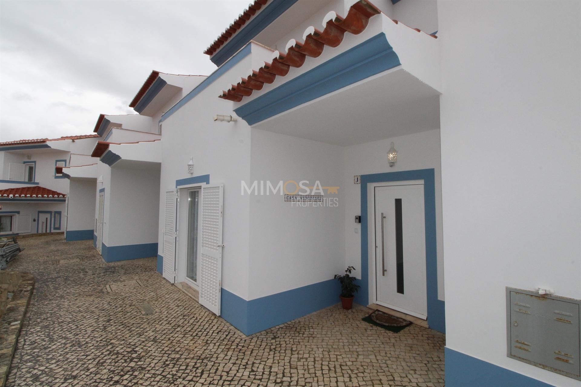 Moradia com Piscina e Vista Mar, a 2 Minutos da Praia da Amoreira