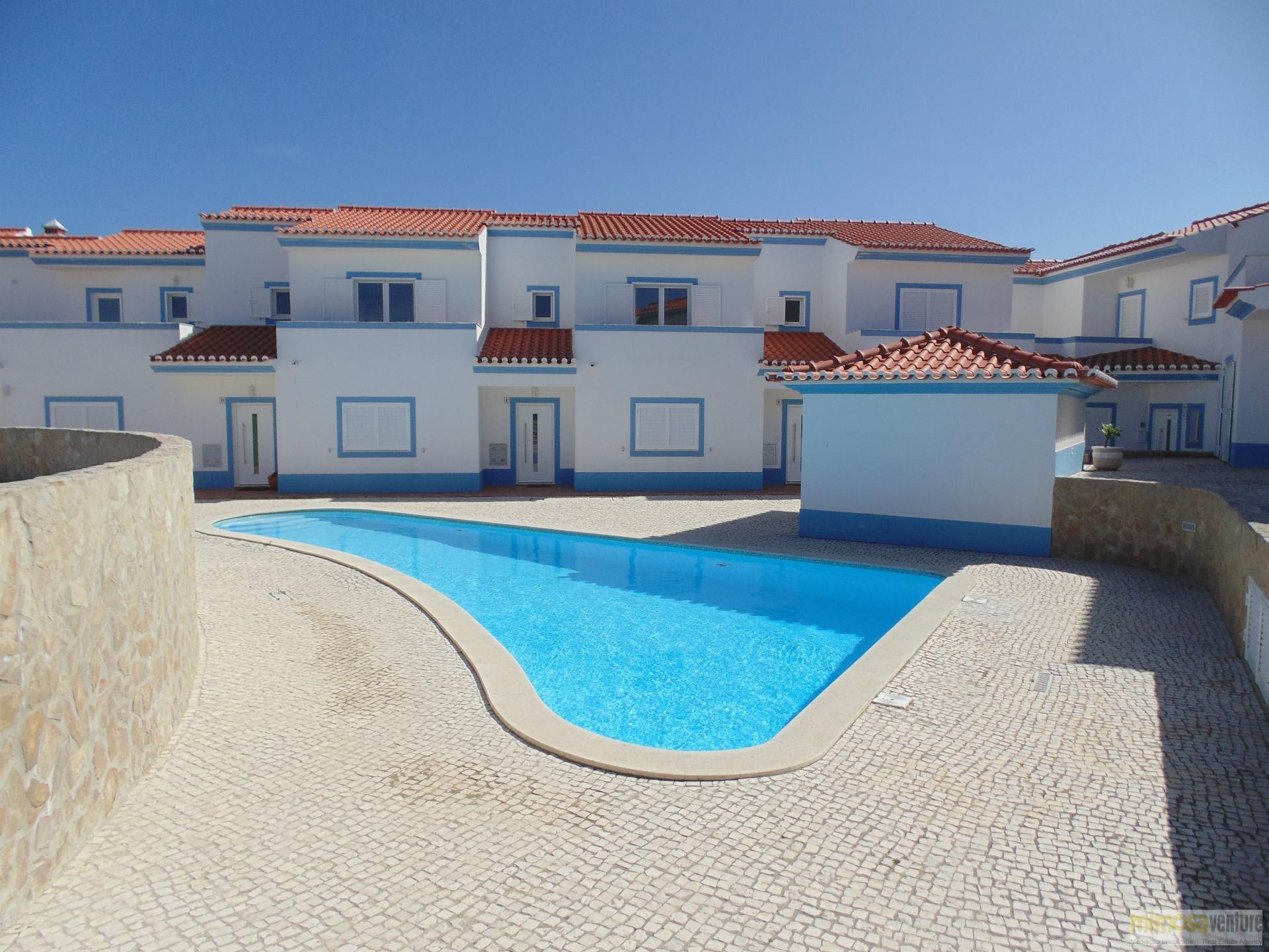 Moradia com Piscina e Vista Mar, a 2 Minutos da Praia da Amoreira