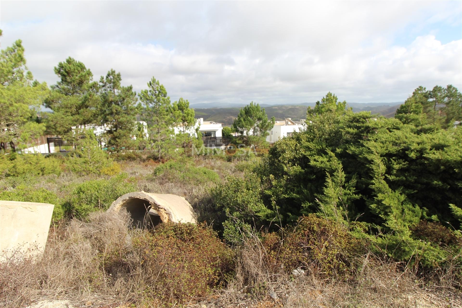 Terreno Urbano no Espartal e a poucos minutos da Praia