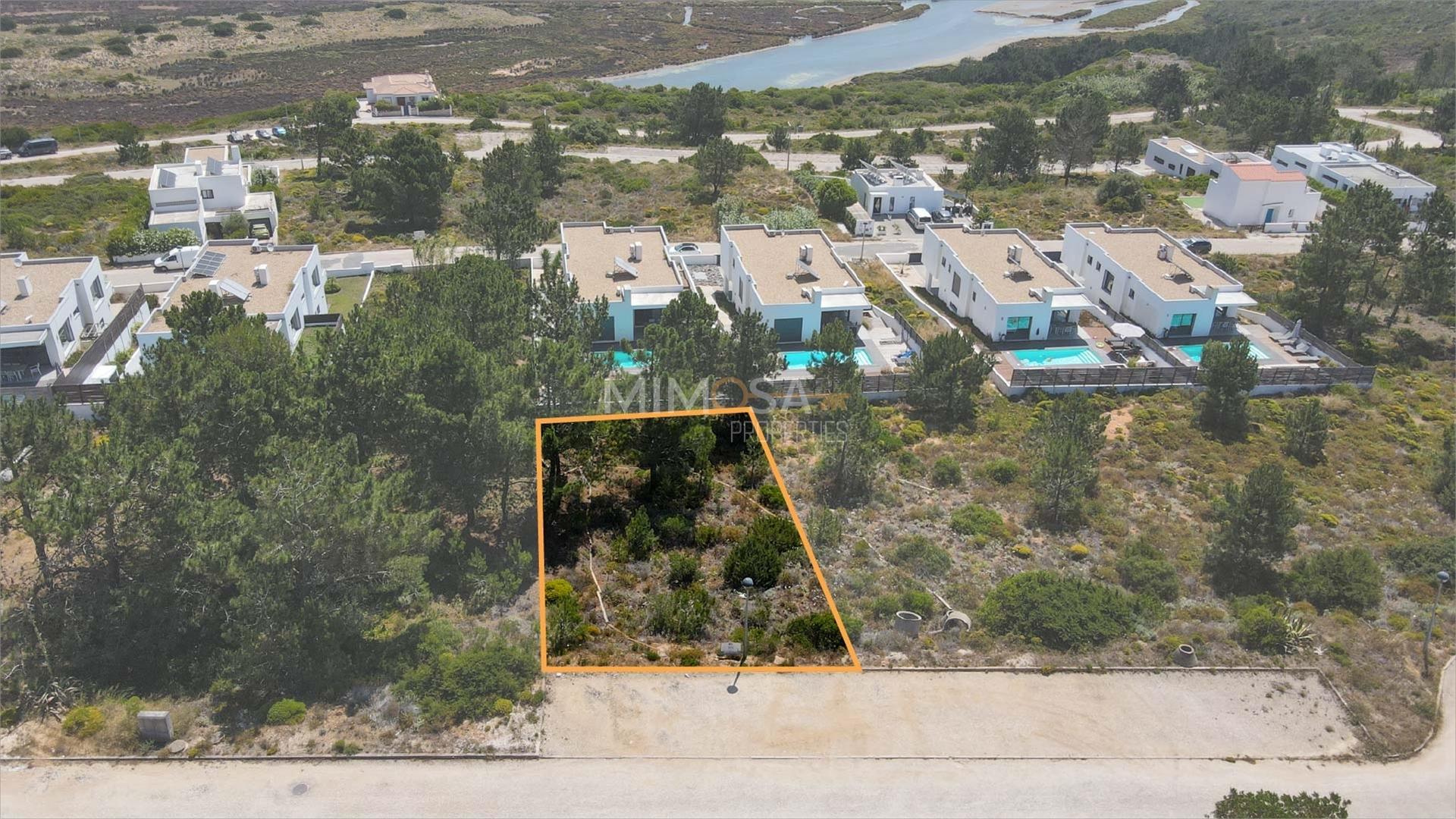 Terreno Urbano no Espartal e a poucos minutos da Praia