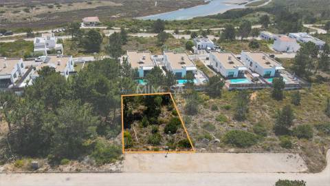 Terreno Urbano no Espartal e a poucos minutos da Praia
