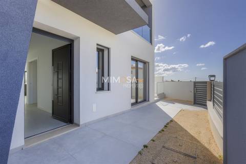 Moradia T4 com Piscina Aquecida e Vista Mar – Mexilhoeira Grande