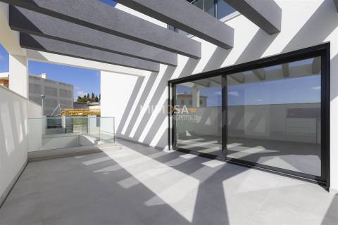 Moradia T4 com Piscina Aquecida e Vista Mar – Mexilhoeira Grande