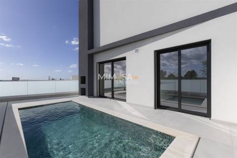 Moradia T4 com Piscina Aquecida e Vista Mar – Mexilhoeira Grande