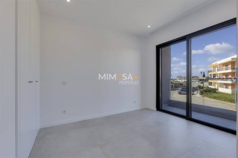 Moradia T4 com Piscina Aquecida e Vista Mar – Mexilhoeira Grande