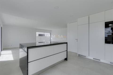 Moradia Moderna com Vista Mar – Mexilhoeira Grande