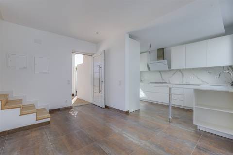 Luxuosa Moradia Germinada T3+1 com Vista Mar em Sagres