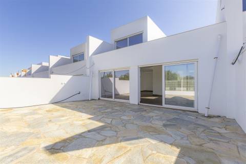 Luxuosa Moradia Germinada T3+1 com Vista Mar em Sagres