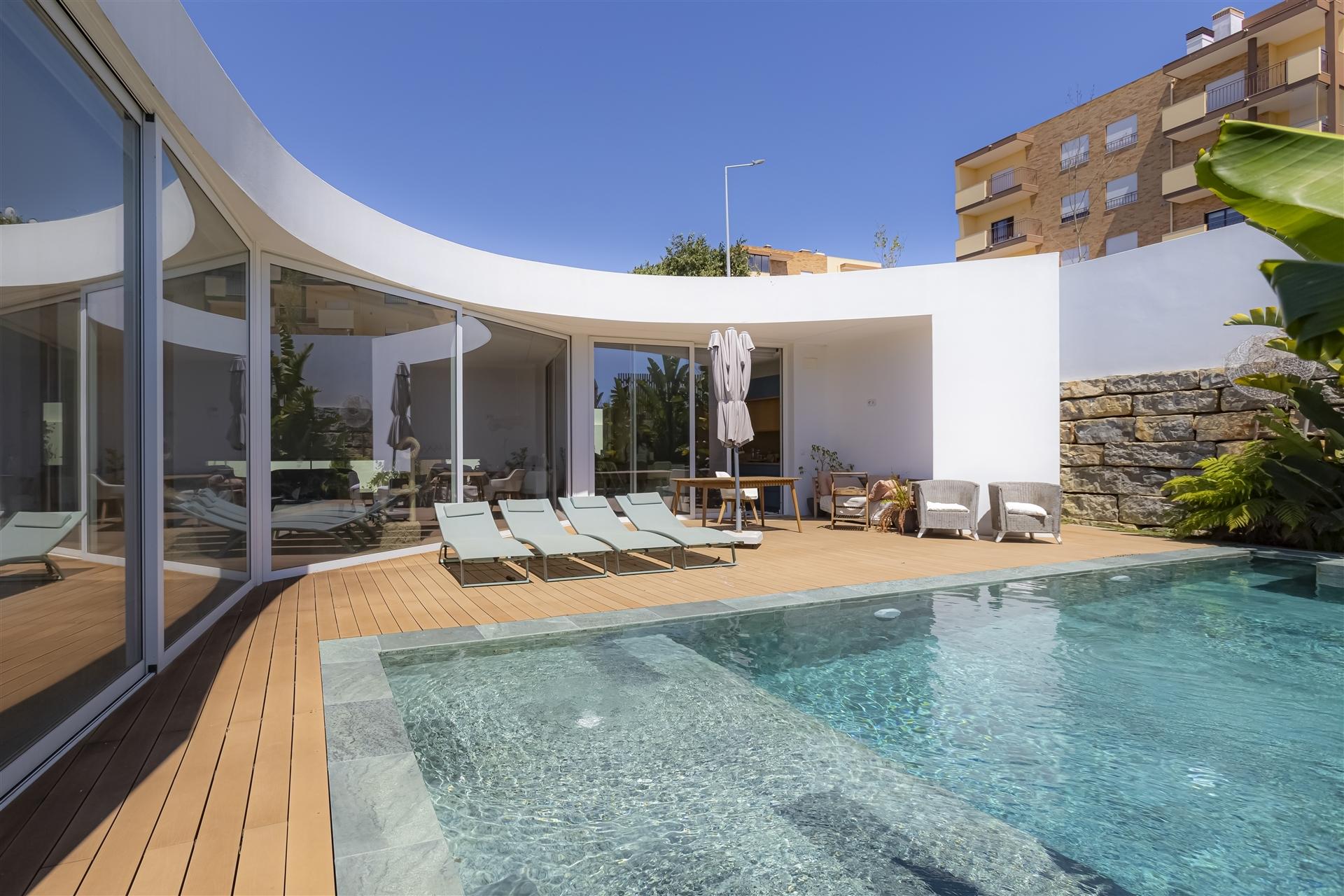 Moradia Contemporânea de Luxo T4 em Porto de Mós, Lagos