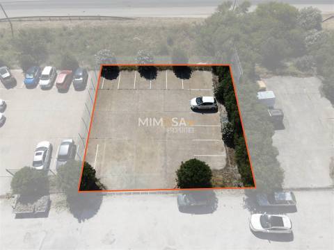 Excelente Armazém de 1100 m² Próximo de Lagos