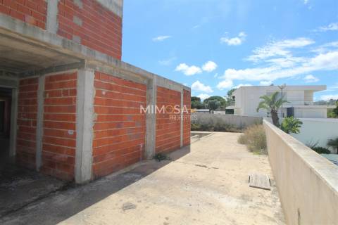 Moradia a concluir com piscina e excelente exposição solar, Lagos