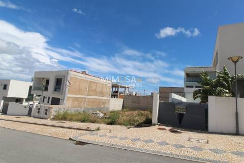 Terreno de 305 m² para Moradia Geminada – Portelas, Lagos