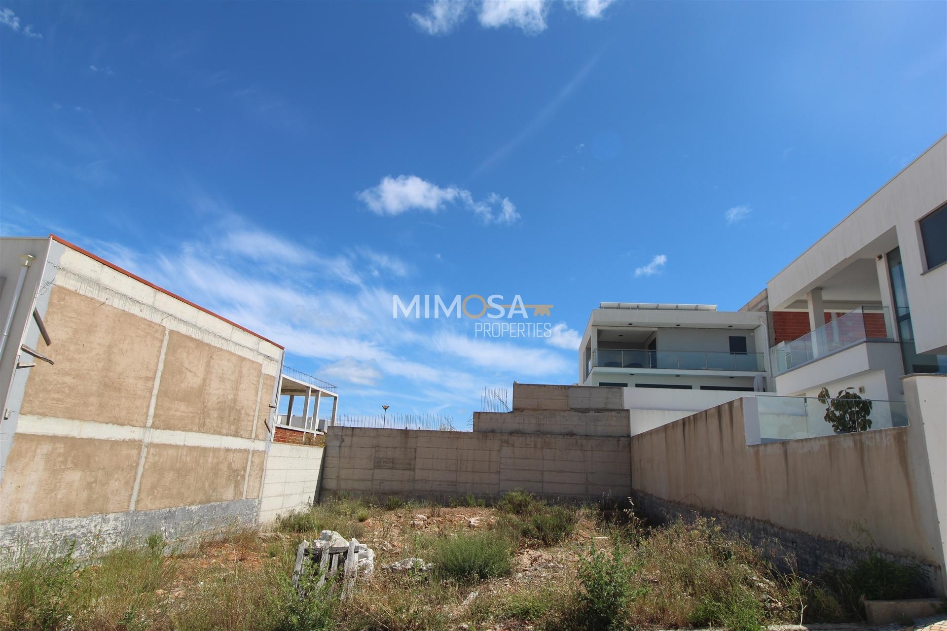 Terreno de 305 m² para Moradia Geminada – Portelas, Lagos