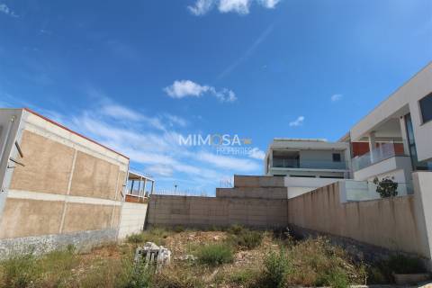 Terreno de 305 m² para Moradia Geminada – Portelas, Lagos