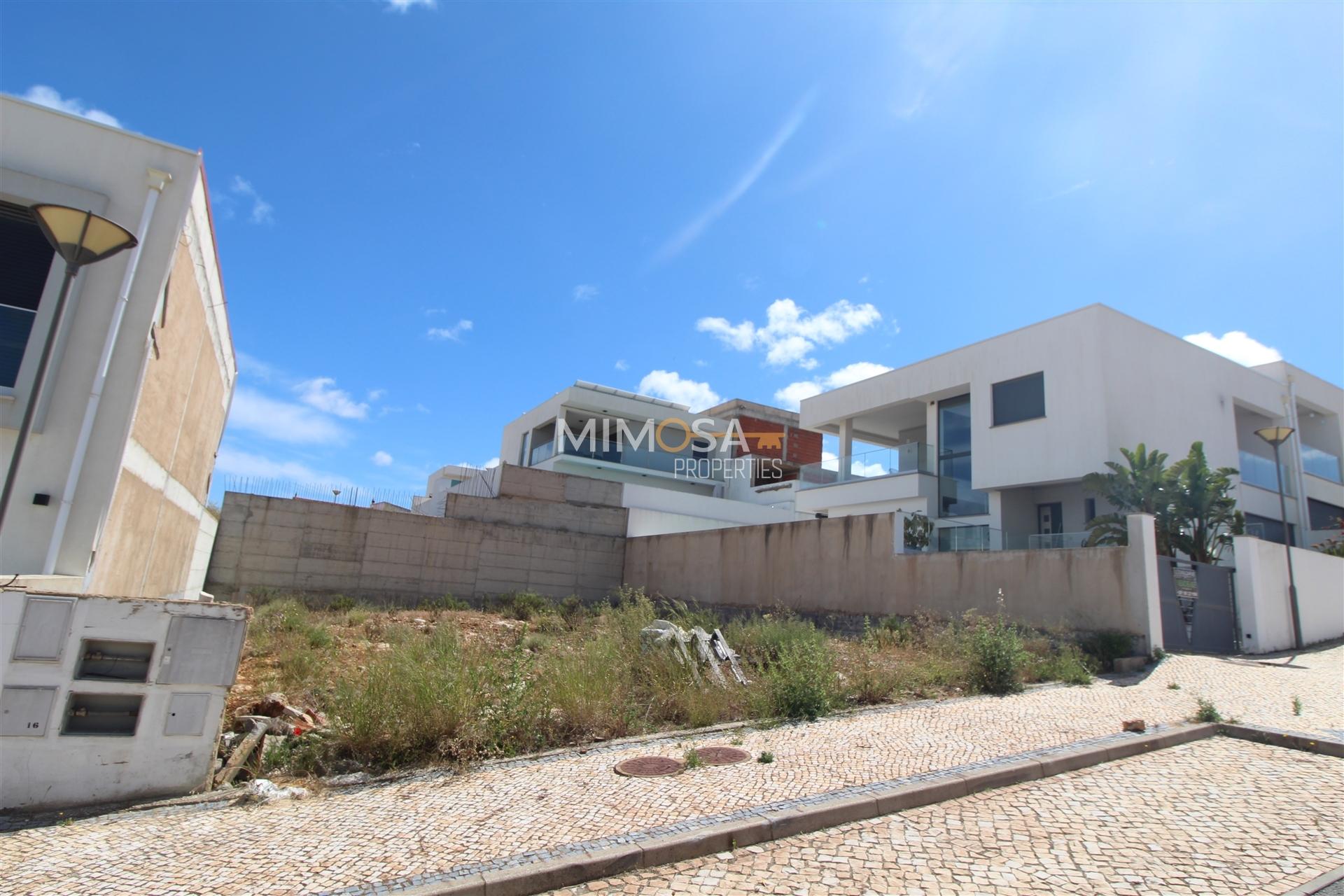 Terreno de 305 m² para Moradia Geminada – Portelas, Lagos