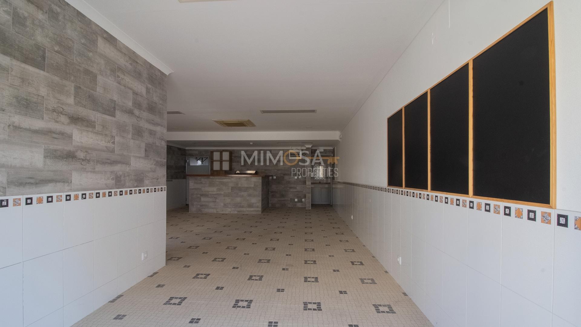 Espaço Comercial com Licença junto ao Hospital de Lagos