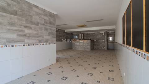 Espaço Comercial com Licença junto ao Hospital de Lagos