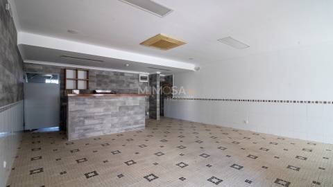 Espaço Comercial com Licença junto ao Hospital de Lagos