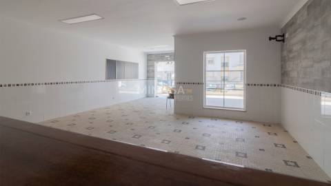 Espaço Comercial com Licença junto ao Hospital de Lagos