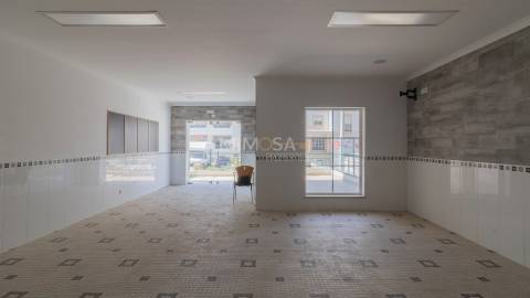 Espaço Comercial com Licença junto ao Hospital de Lagos