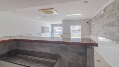 Espaço Comercial com Licença junto ao Hospital de Lagos