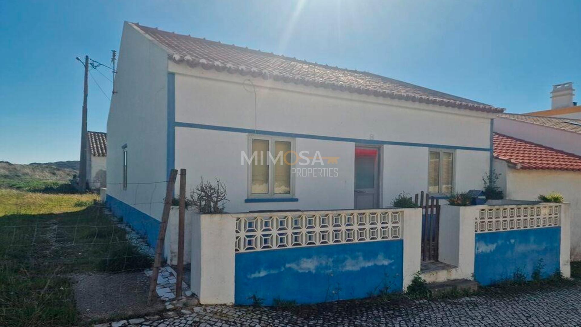 Moradia T4 para restauro na Costa Vicentina-Carrapateira, Algarve