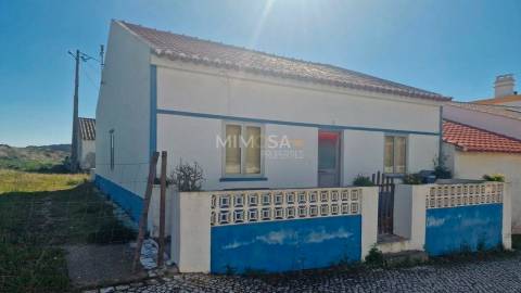 Moradia T4 para restauro na Costa Vicentina-Carrapateira, Algarve