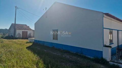 Moradia T4 para restauro na Costa Vicentina-Carrapateira, Algarve