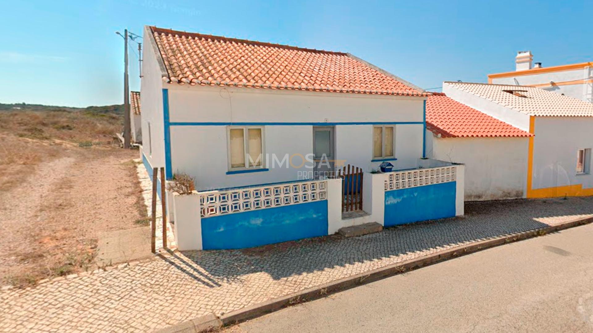 Moradia T4 para restauro na Costa Vicentina-Carrapateira, Algarve