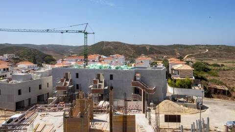 Nova Loja com 95,10 m² no centro da Aldeia da Carrapateira