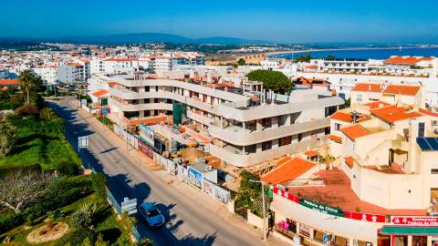 Novo Apartamento de Luxo com Terraço e Jacuzzi em Lagos