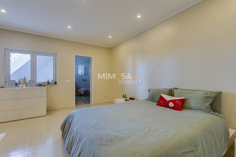 Elegante Moradia T4 em Cerro das Mos – Lagos
