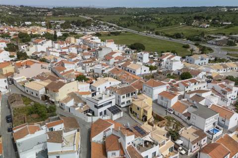 Moradia T4 com Garagem em Espiche, Praia da Luz, Lagos