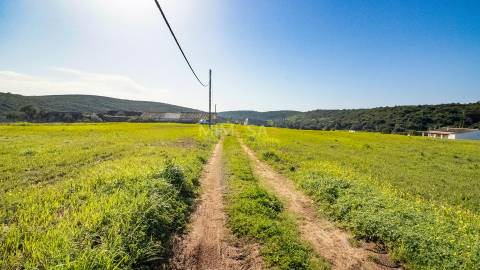 Terreno para construção e investimento em turismo em Bensafrim