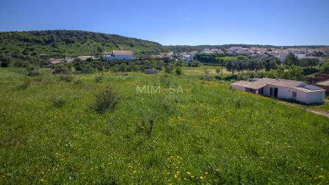 Refúgio Rural com 1 Hectare a 10 Minutos de Lagos