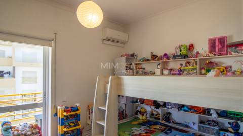 Apartamento T2 com varanda panorâmica e garagem em Lagos