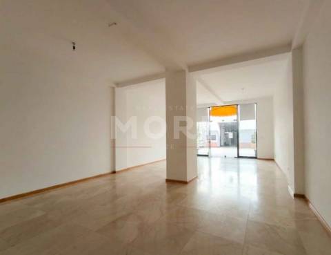 Espaço comercial no Centro Histórico de Évora, junto ao Teatro Garcia de Resende.