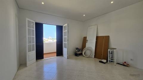 Moradia T3 - 3 Pisos - Vista Mar - Vista Ria - Jardim - Alvor - Portimão - Algarve