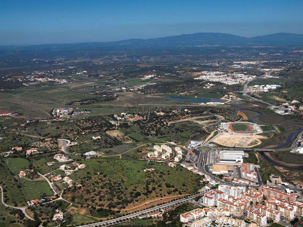 Lote de Terreno - Edifício com Piscina - Vista Marina - Lagos