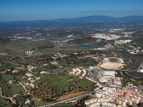 Lote de Terreno - Edifício com Piscina - Vista Marina - Lagos