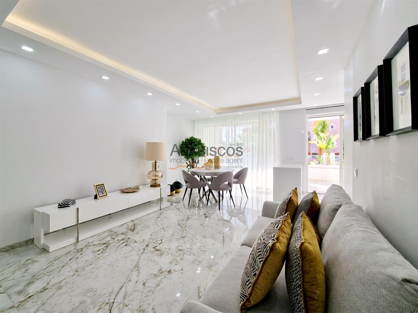 Apartamentos T2 - Varandas desde 29 m2 - Piscina - Ar Condicionado - Piso Radiante - Lagos - Algarve