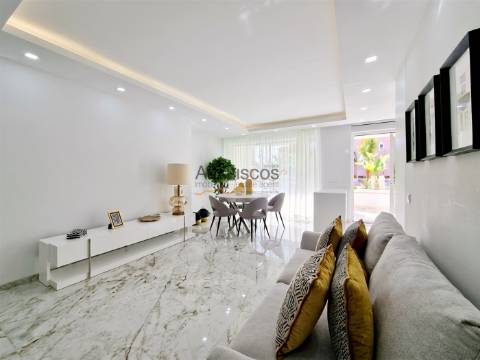Apartamentos T2 - Varandas desde 29 m2 - Piscina - Ar Condicionado - Piso Radiante - Lagos - Algarve