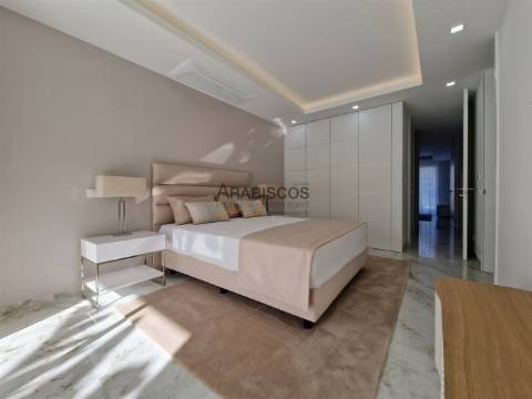 Apartamentos T2 - Varandas desde 29 m2 - Piscina - Ar Condicionado - Piso Radiante - Lagos - Algarve